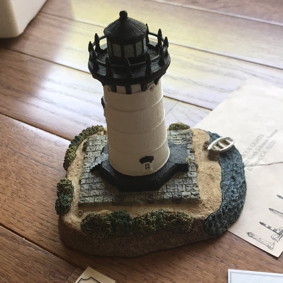 NIB Harbor Lights Edgartown signed w/ COA - Picture 3 of 11